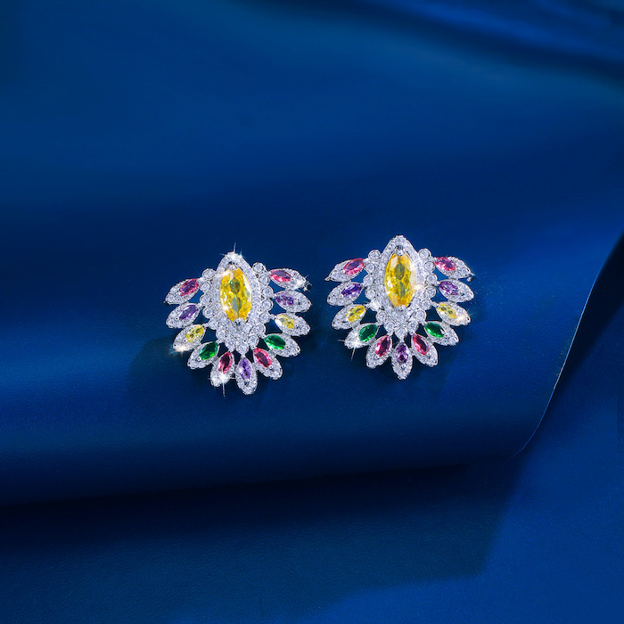 Brass Colors Eye-shaped Diamonds Leaf Stud Earrings - Image 3