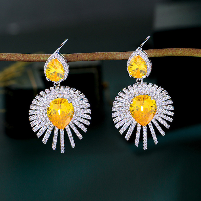 Wholesales Jewelry Brass Yellow Teardrop Diamonds Stud Earrings - Image 3