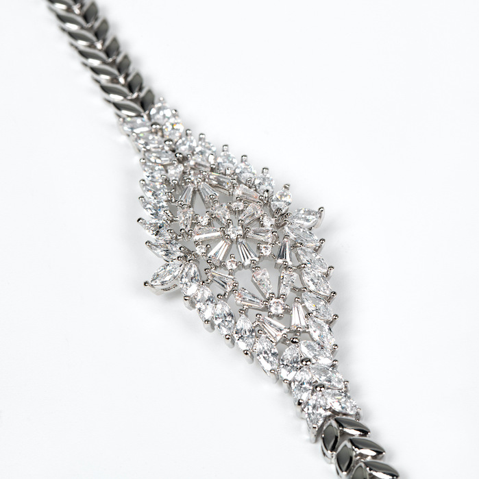 Women's Jewelry Hollow Brass Diamonds Flower Bracelet - Image 2