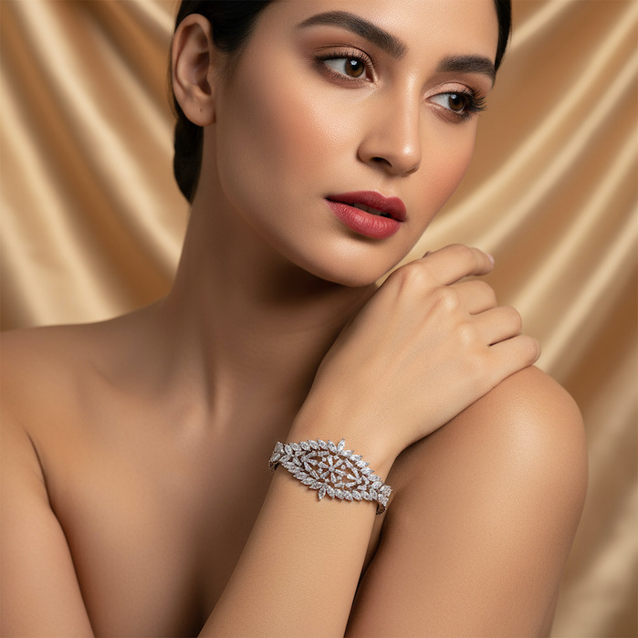 Women's Jewelry Hollow Brass Diamonds Flower Bracelet - Image 4