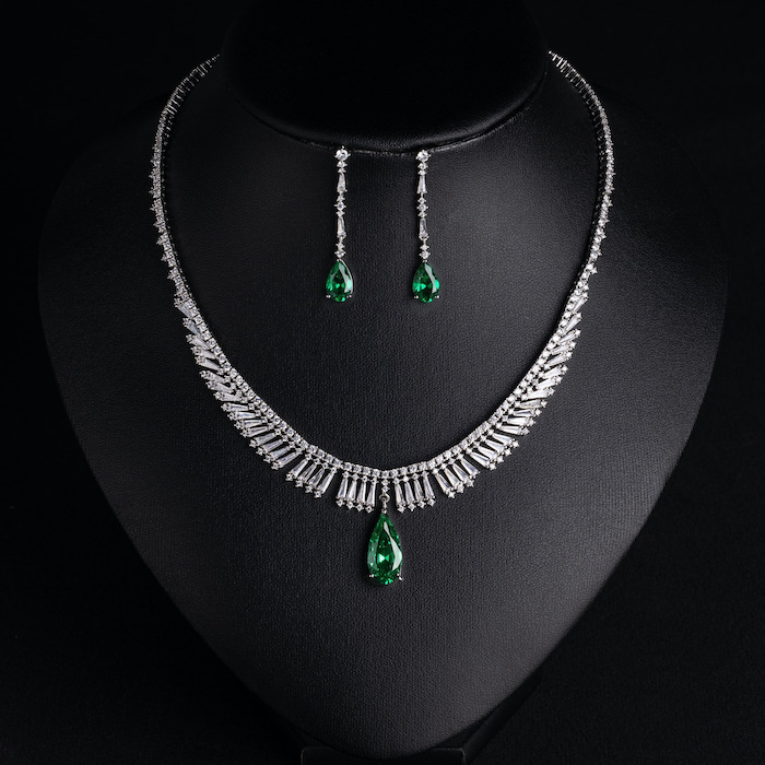 Bridal Brass Teardrop Emerald Choker Necklace Earring Set - Image 3