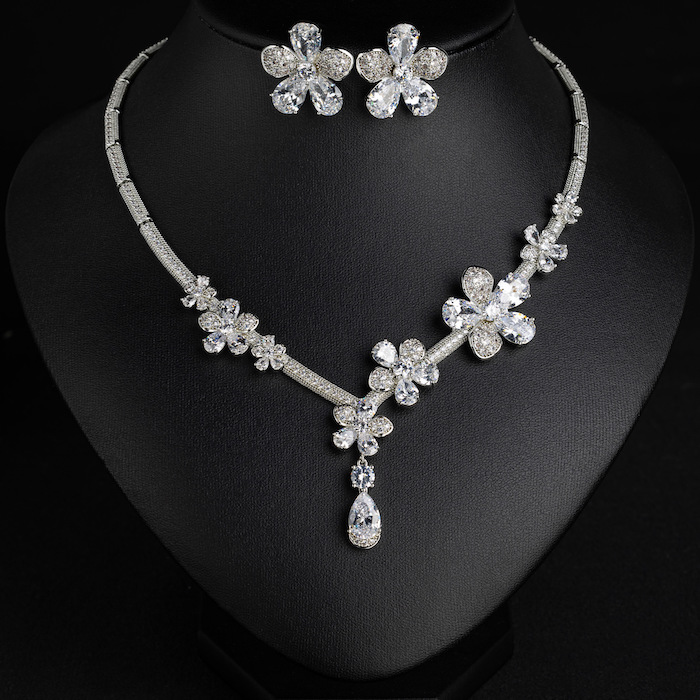 Bridal Brass 62g Diamond Flowers Choker Necklace Earring Set - Image 3