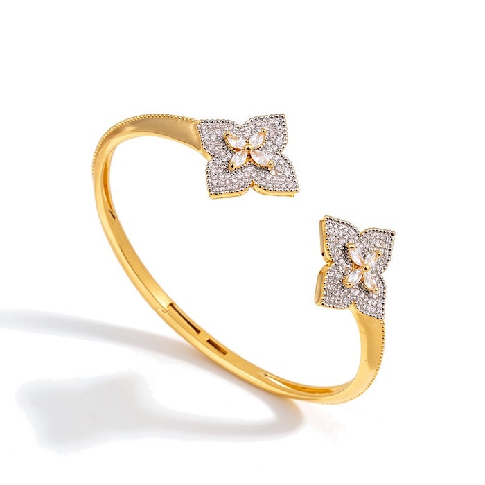 Wholesales 9.7g Brass Diamond Clovers Spring Bangle