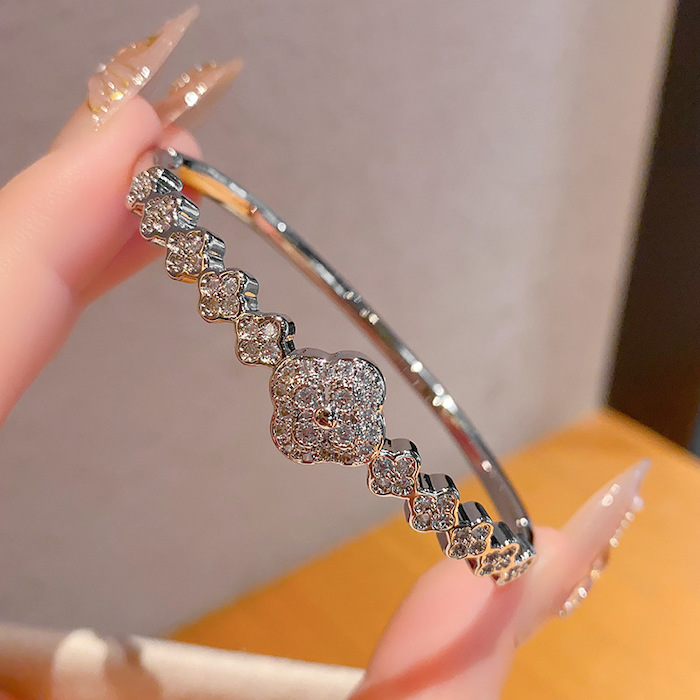 Wholesales Brass Diamond Clovers Flower Hinged Bracelet - Image 2