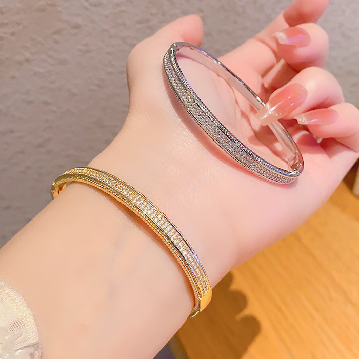 Wholesales 13.6g Brass Full-paved Diamonds Hinged Bracelet - Image 4