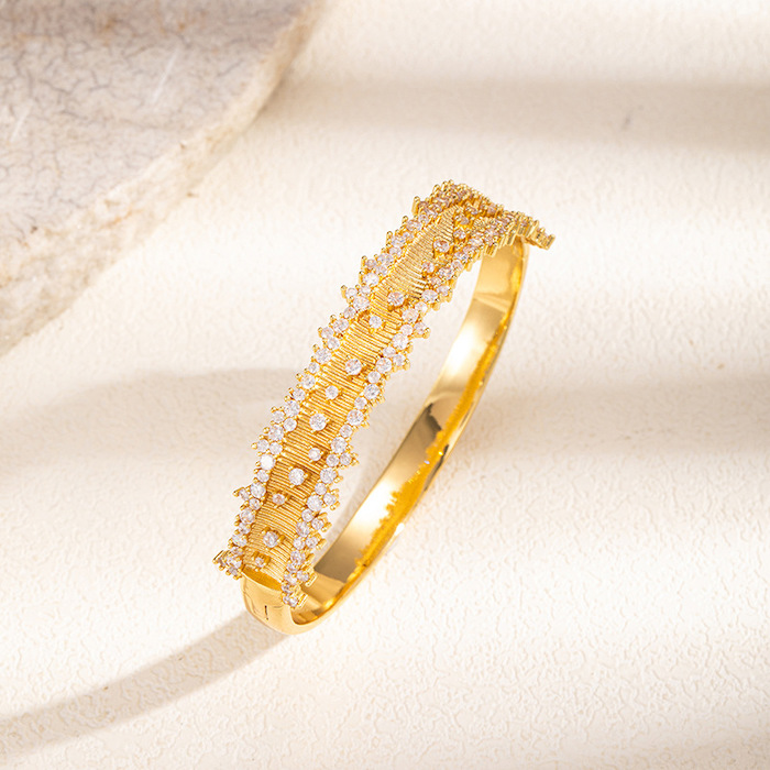 Factory Wholesales 13mm Brass White Round Zircons Hinged Bracelet - Image 2